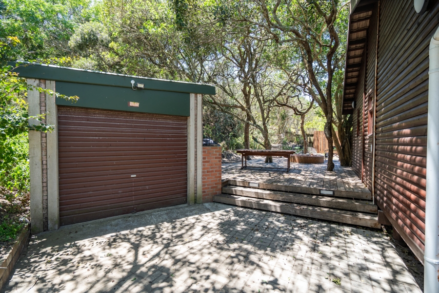 5 Bedroom Property for Sale in Seafield Eastern Cape